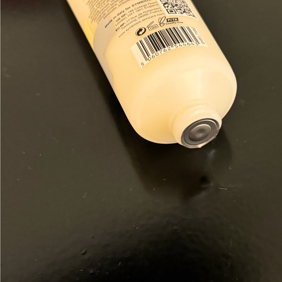 SYMBIOSIS LONDON Enlightening & Exfoliating Cleansing Gel - Picture 3 of 3